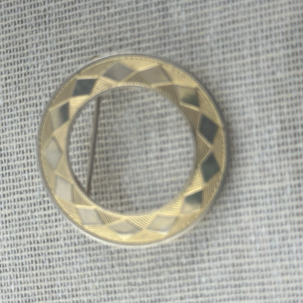 Vintage Gold Tone Textured Round Circle Faux Pearl Pin Brooch